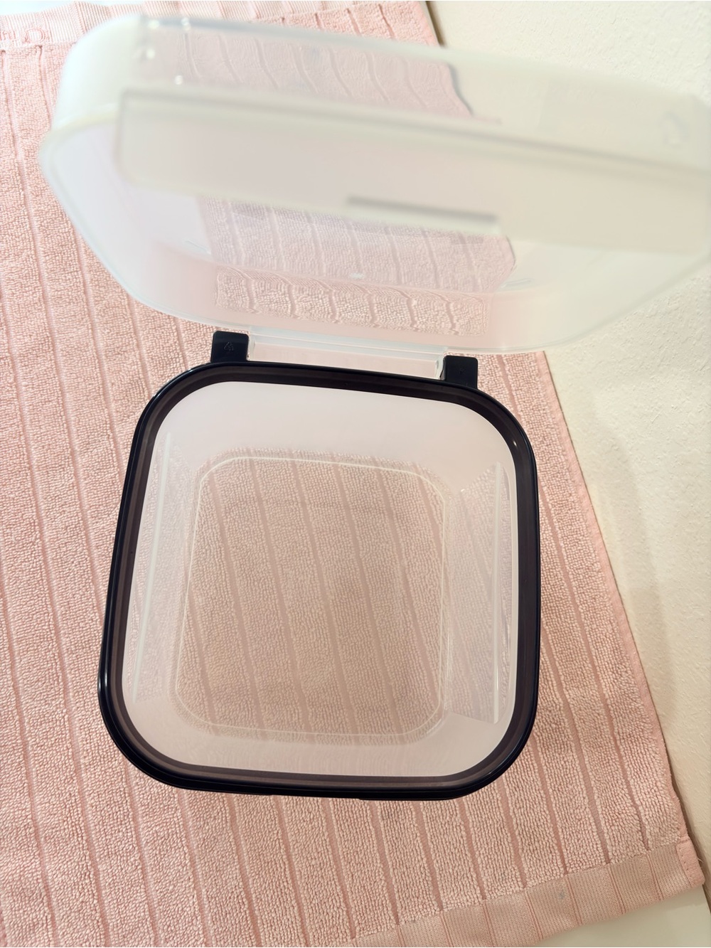 Tupperware Modular Mates Square Signature
Line Container #2 Hinged Lid - Picture 7 of 10